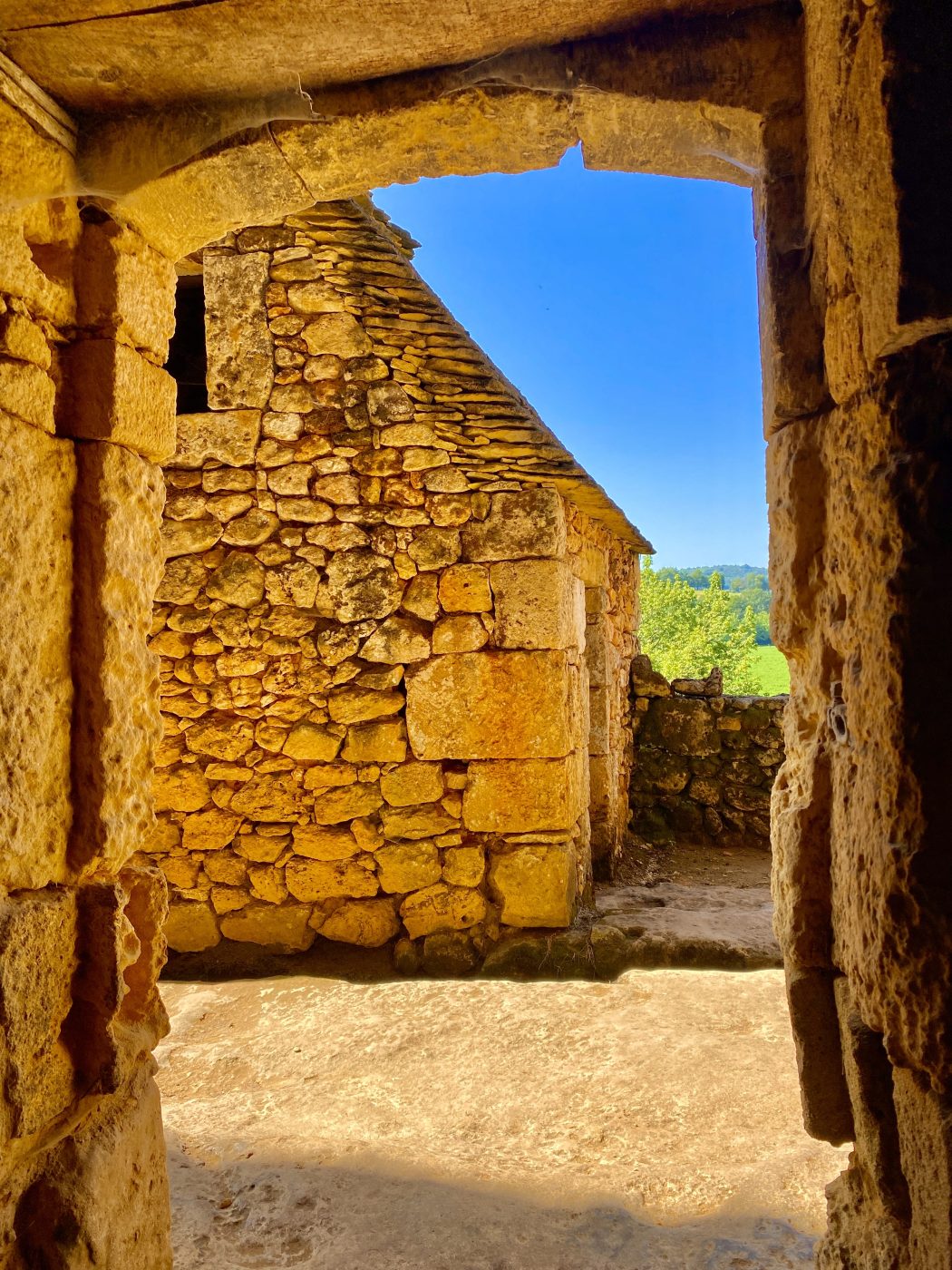 Le village Troglodyte de la Madeleine en Dordogne